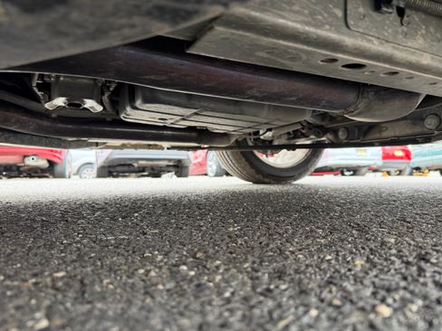 Used 2004 Ford Thunderbird image 40