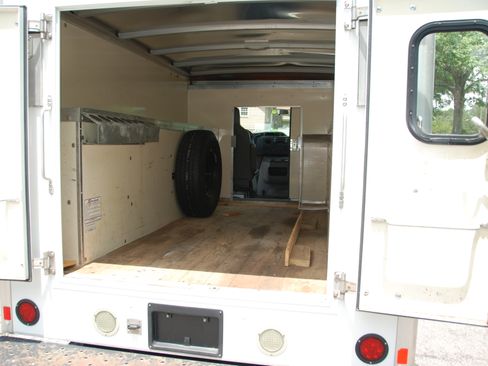 Used 2015 Ford E-350 and Econoline 350 Super Duty RWD image 12