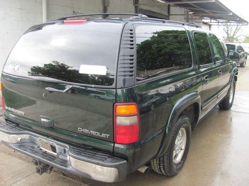 Used 2001 Chevrolet Suburban image 2