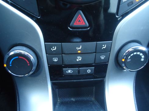 Used 2015 Chevrolet Cruze LT image 14