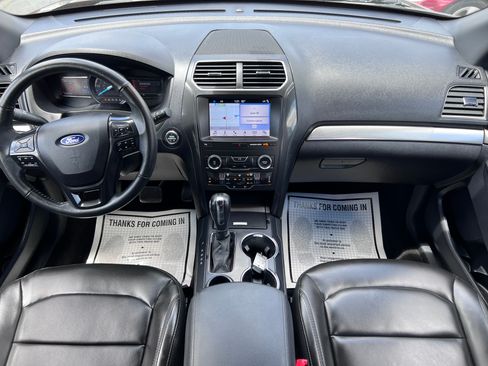 Used 2019 Ford Explorer FWD XLT image 3