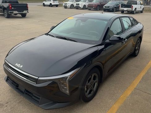 Used 2025 Kia K4 LXS image 2
