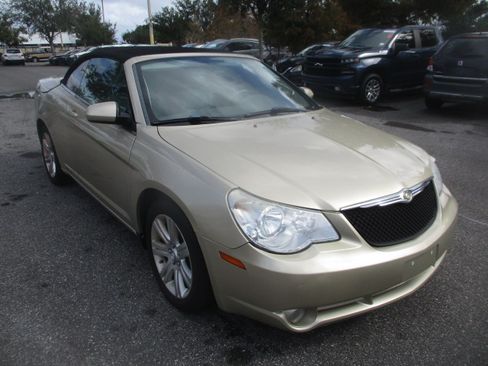 Used 2010 Chrysler Sebring Touring image 4