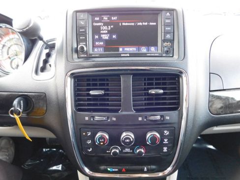 Used 2018 Dodge Grand Caravan SE image 13