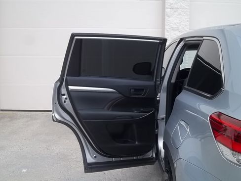 Used 2019 Toyota Highlander AWD V6 image 18