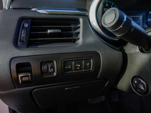 Used 2016 Chevrolet Impala LTZ image 13