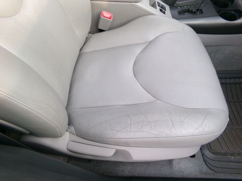 Used 2011 Toyota RAV4 Limited image 12