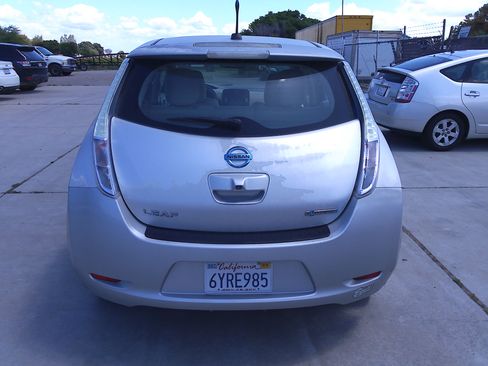Used 2012 Nissan Leaf FWD image 6
