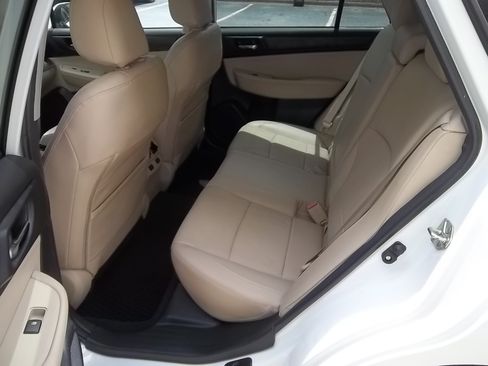 Used 2016 Subaru Outback 2.5i Limited AWD/4WD image 25