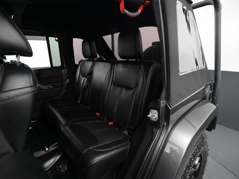 Used 2018 Jeep Wrangler Unlimited Sahara image 55