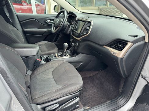 Used 2016 Jeep Cherokee 4WD 75th Anniversary image 18
