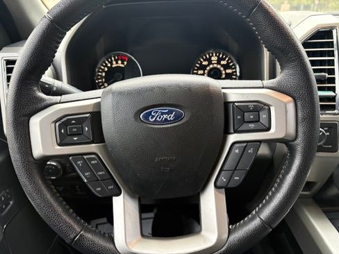 Used 2016 Ford F150 Lariat image 16