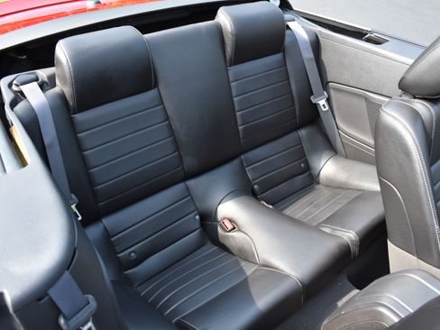 Used 2010 Ford Mustang Convertible RWD image 38
