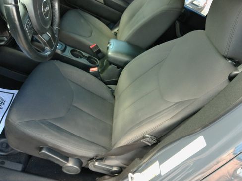 Used 2017 Jeep Wrangler Unlimited Sport S image 45