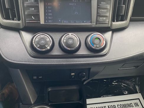 Used 2017 Toyota RAV4 LE image 9