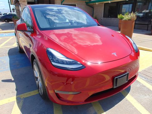 Used 2020 Tesla Model Y Long Range image 7