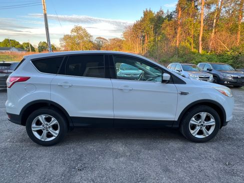 Used 2016 Ford Escape 4WD SE image 4