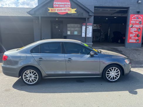 Used 2013 Volkswagen Jetta SE image 2