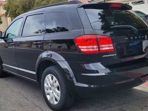 Used 2018 Dodge Journey SE image 7