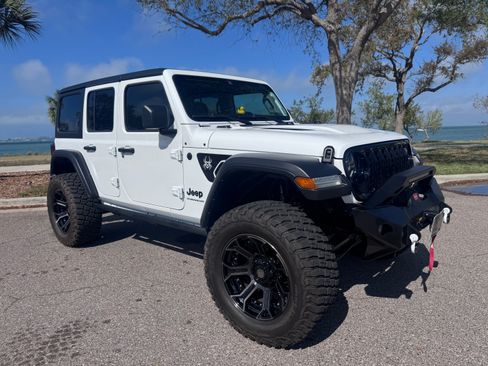 Used 2024 Jeep Wrangler 4WD Unlimited Sport image 10
