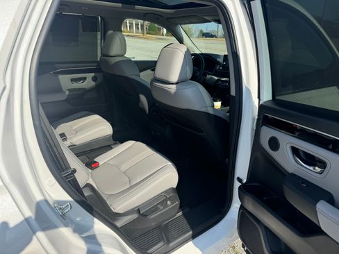 Used 2025 Honda Pilot Touring image 17