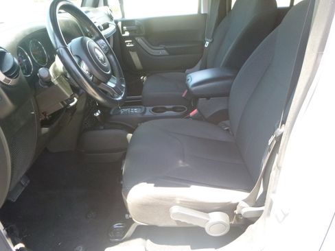 Used 2015 Jeep Wrangler 4WD Unlimited Sport image 9