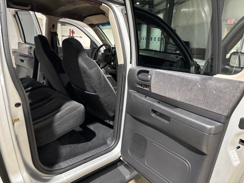 Used 2003 Dodge Dakota SXT image 16