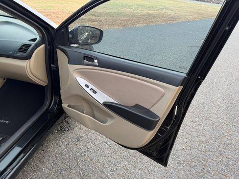 Used 2016 Hyundai Accent SE image 42