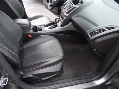Used 2014 Ford Focus SE Hatchback FWD image 23