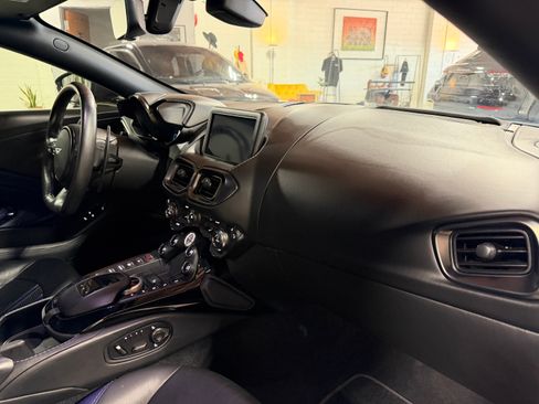 Used 2019 Aston Martin V8 Vantage Coupe RWD image 38