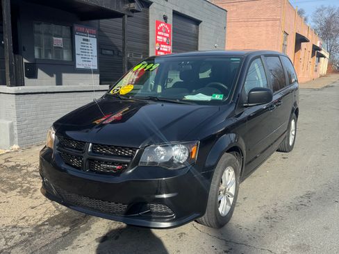 Used 2014 Dodge Grand Caravan image 2