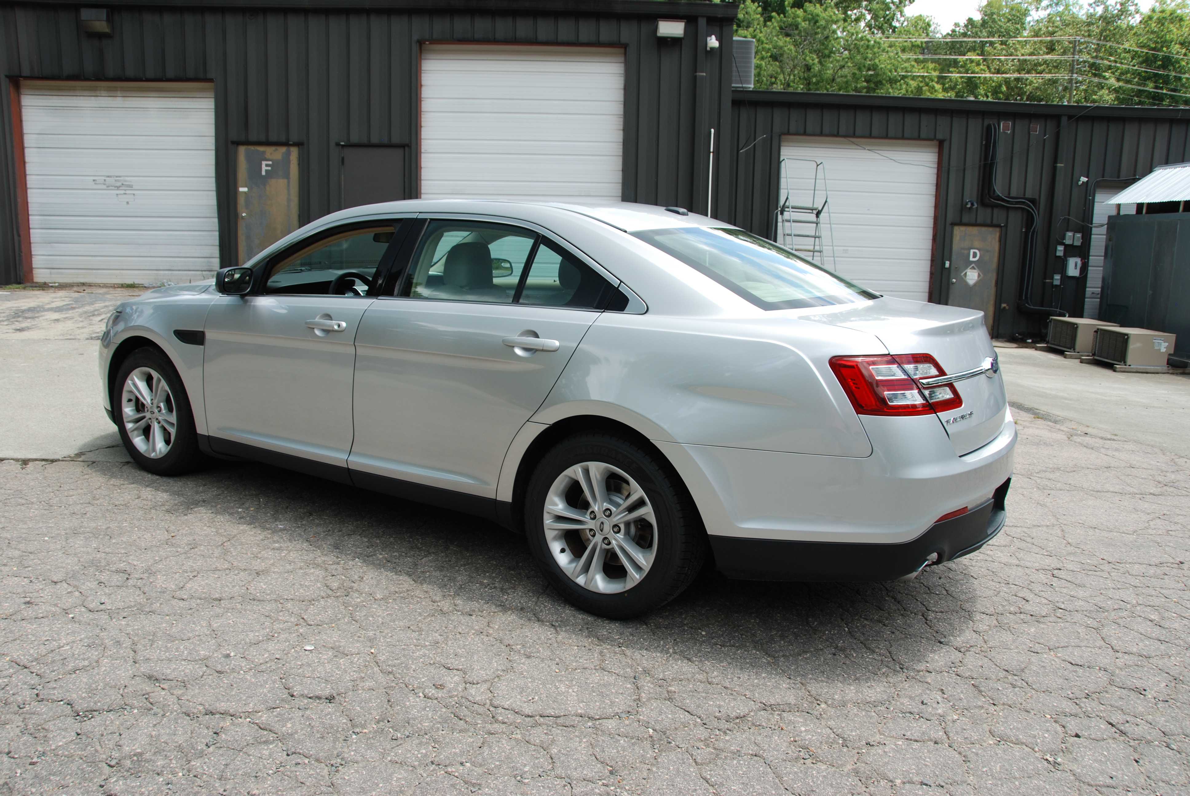Used 2018 Ford Taurus SE FWD image 20