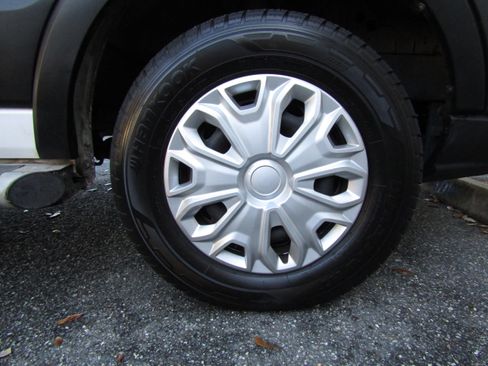 Used 2019 Ford Transit 250 image 18