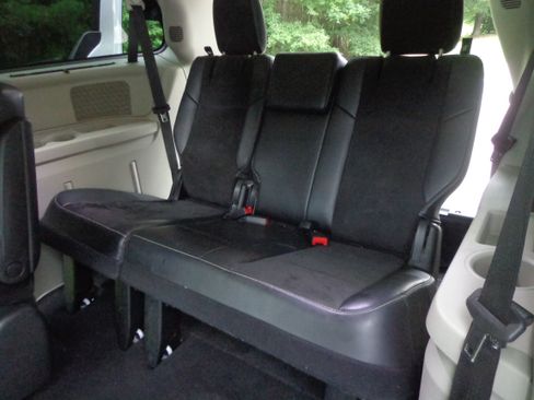Used 2014 Chrysler Town & Country w/ 25th Anniversary Edition FWD image 14