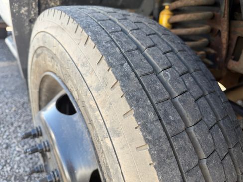 Used 2005 Ford F550 image 16