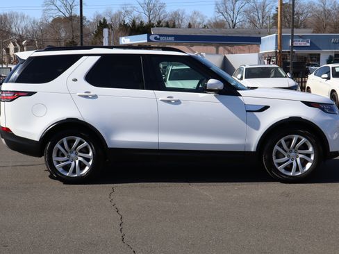 Used 2018 Land Rover Discovery HSE image 9