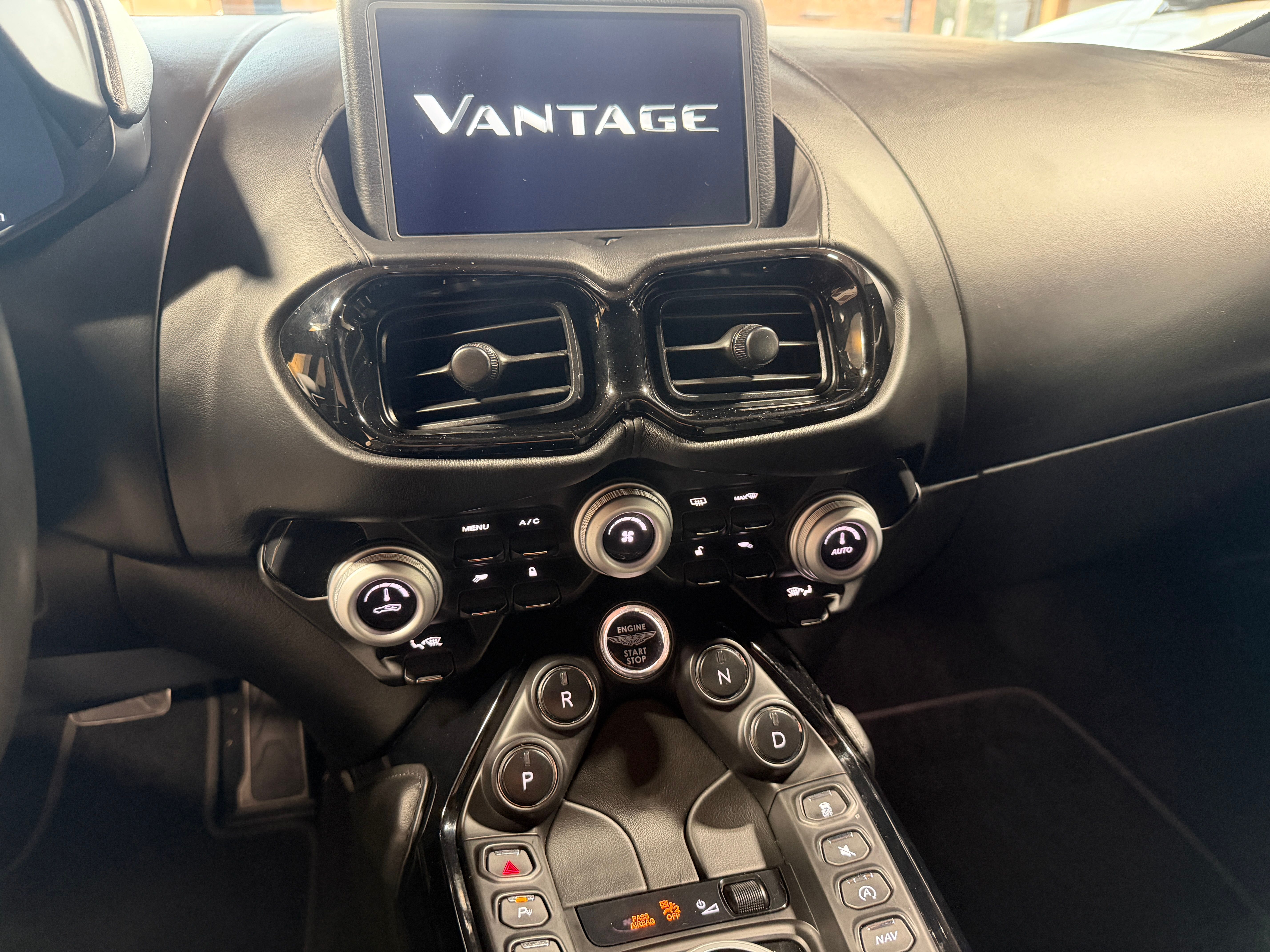 Used 2020 Aston Martin V8 Vantage Coupe RWD image 22
