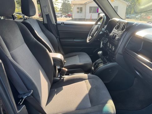 Used 2016 Jeep Patriot Sport image 14
