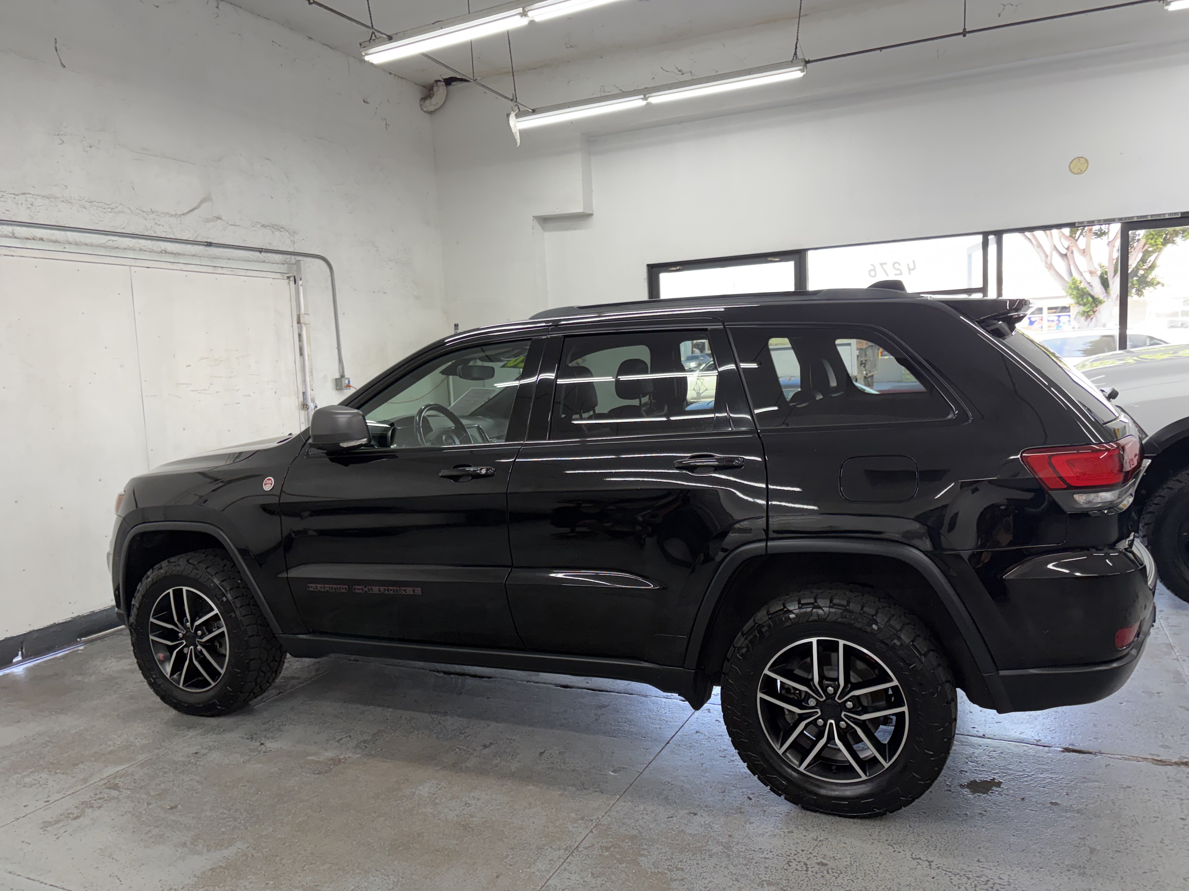 Used 2020 Jeep Grand Cherokee 4WD Trailhawk image 9