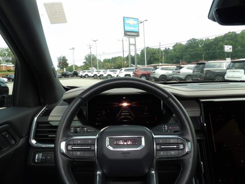 Used 2026 GMC Acadia FWD Elevation image 2