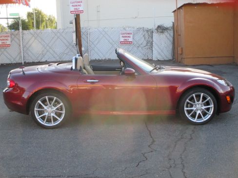 Used 2012 MAZDA MX-5 Miata Grand Touring image 2