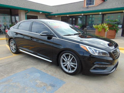 Used 2017 Hyundai Sonata Sport image 2