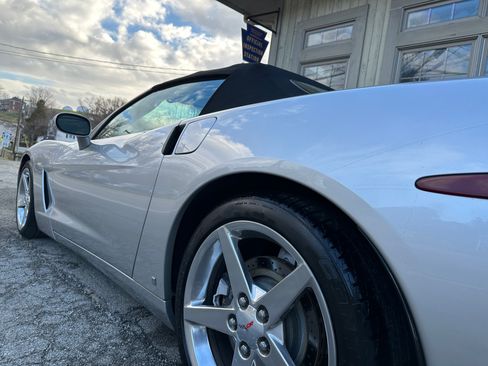 Used 2007 Chevrolet Corvette w/ 3LT image 7