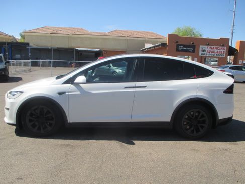 Used 2022 Tesla Model X Plaid image 2