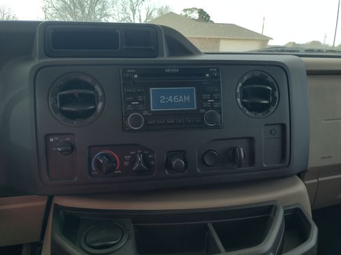 Used 2011 Ford E-450 and Econoline 450 image 18