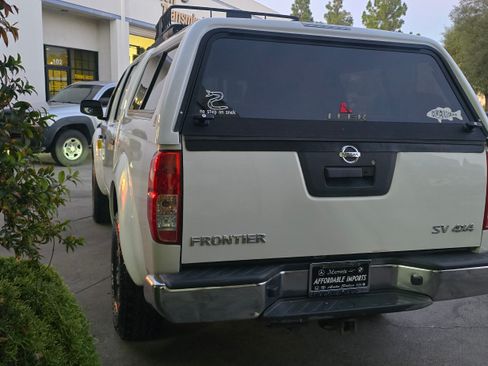 Used 2016 Nissan Frontier SV image 10