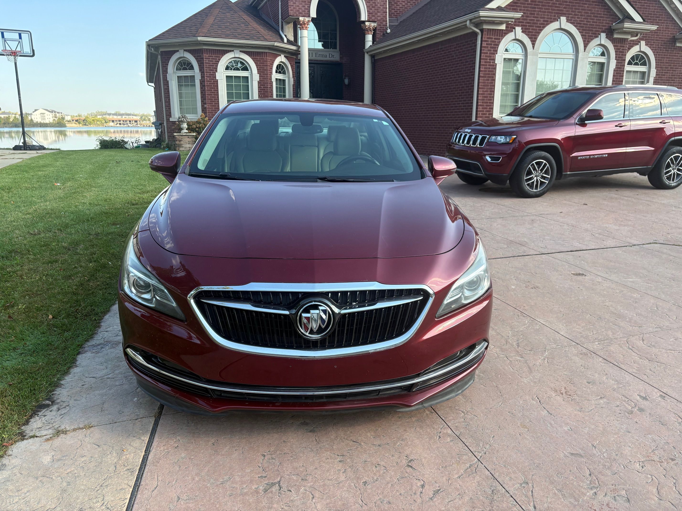 Used 2017 Buick LaCrosse Essence FWD image 2