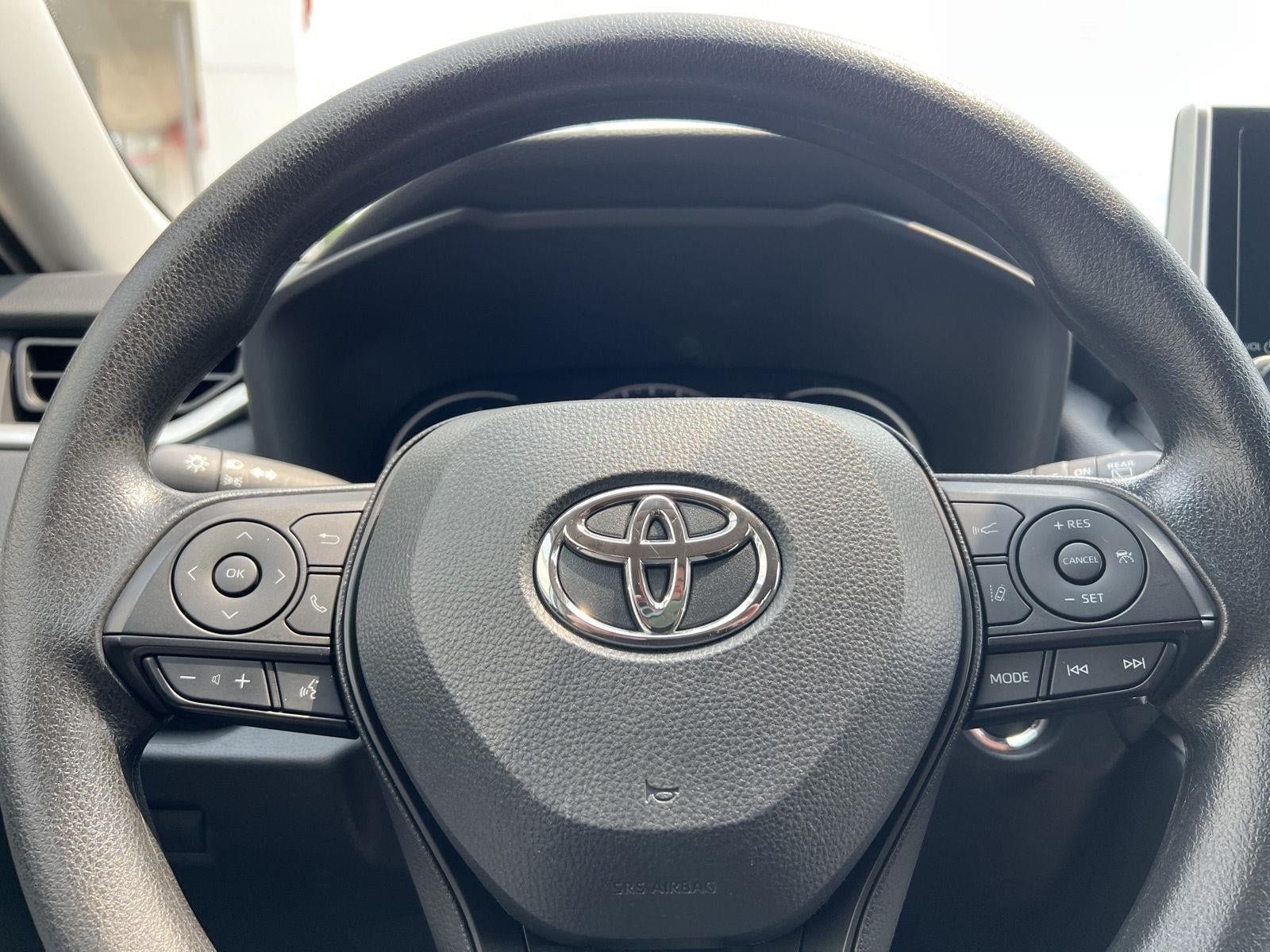 Used 2025 Toyota RAV4 XLE AWD/4WD image 17