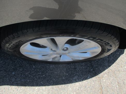 Used 2016 Kia Soul + FWD image 19