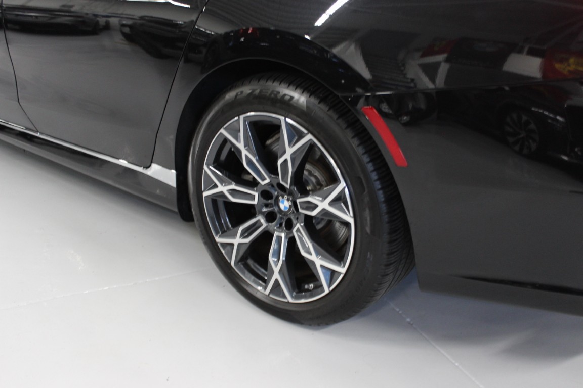 Used 2024 BMW i7 xDrive60 AWD/4WD image 12